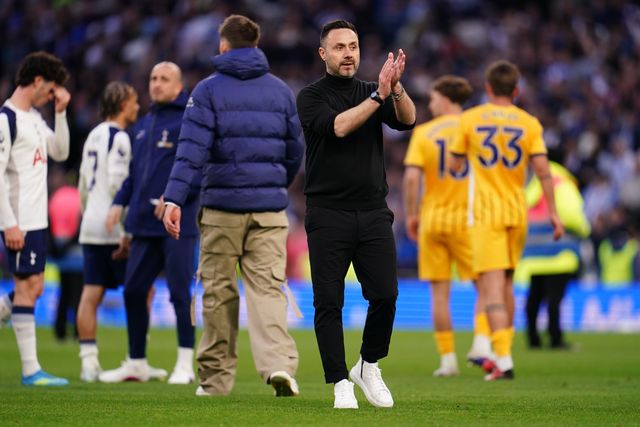 Roberto De Zerbi manager of Tottenham Hotspur applauds home support at full time during the Premier League match Tottenham Hotspur vs Brighton & Hove Albion at Tottenham Hotspur Stadium, London, United Kingdom on 18 April 2026

(Photo by Harvey Murphy/News Images)