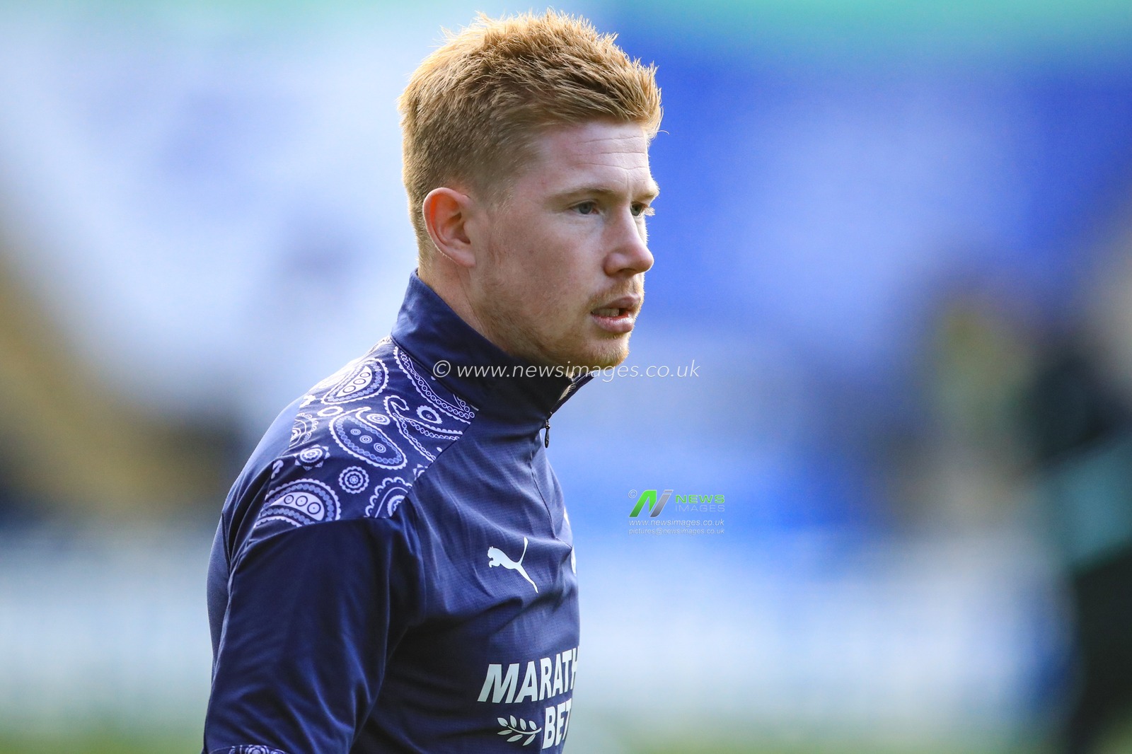 Kevin De Bruyne #17 of Manchester City during the pre-game warmup