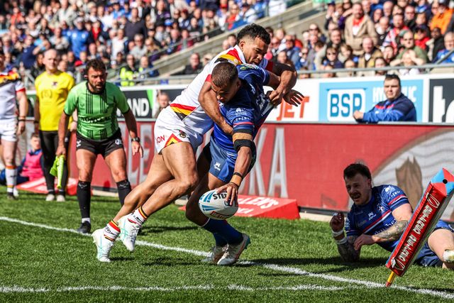 Corey Hall of Wakefield Trinity reaches for a try however Esan Marsters of Bradford Bulls pushes him out of play during the Betfred Super League round 8 match Wakefield Trinity vs Bradford Bulls at DIY Kitchens Stadium, Wakefield, United Kingdom on 18 April 2026

(Photo by Alfie Cosgrove/News Images)