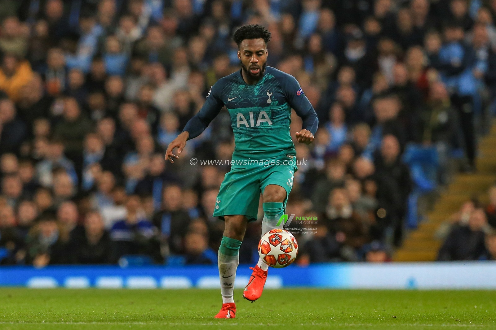 17th April 2019 , Etihad Stadium, Manchester, England; UEFA Champions League, Quarter Final, Second Leg, Manchester City v Tottenham ; Danny Rose (03) of Tottenham controls the ball


Credit: Mark Cosgrove/News Images