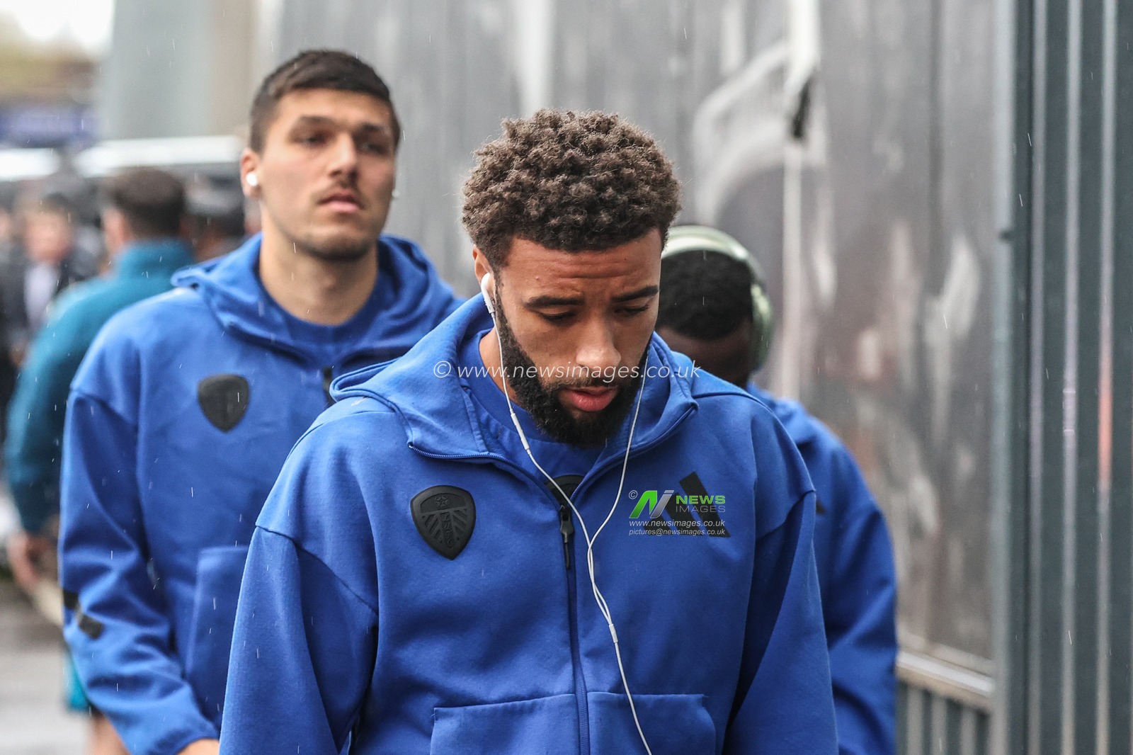 Jayden Bogle of Leeds United arrives during the Premier League match Leeds United vs Aston Villa at Elland Road, Leeds, United Kingdom, 23rd November 2025

(Photo by Alfie Cosgrove/News Images)

*** GER AUT SUI OUT ***