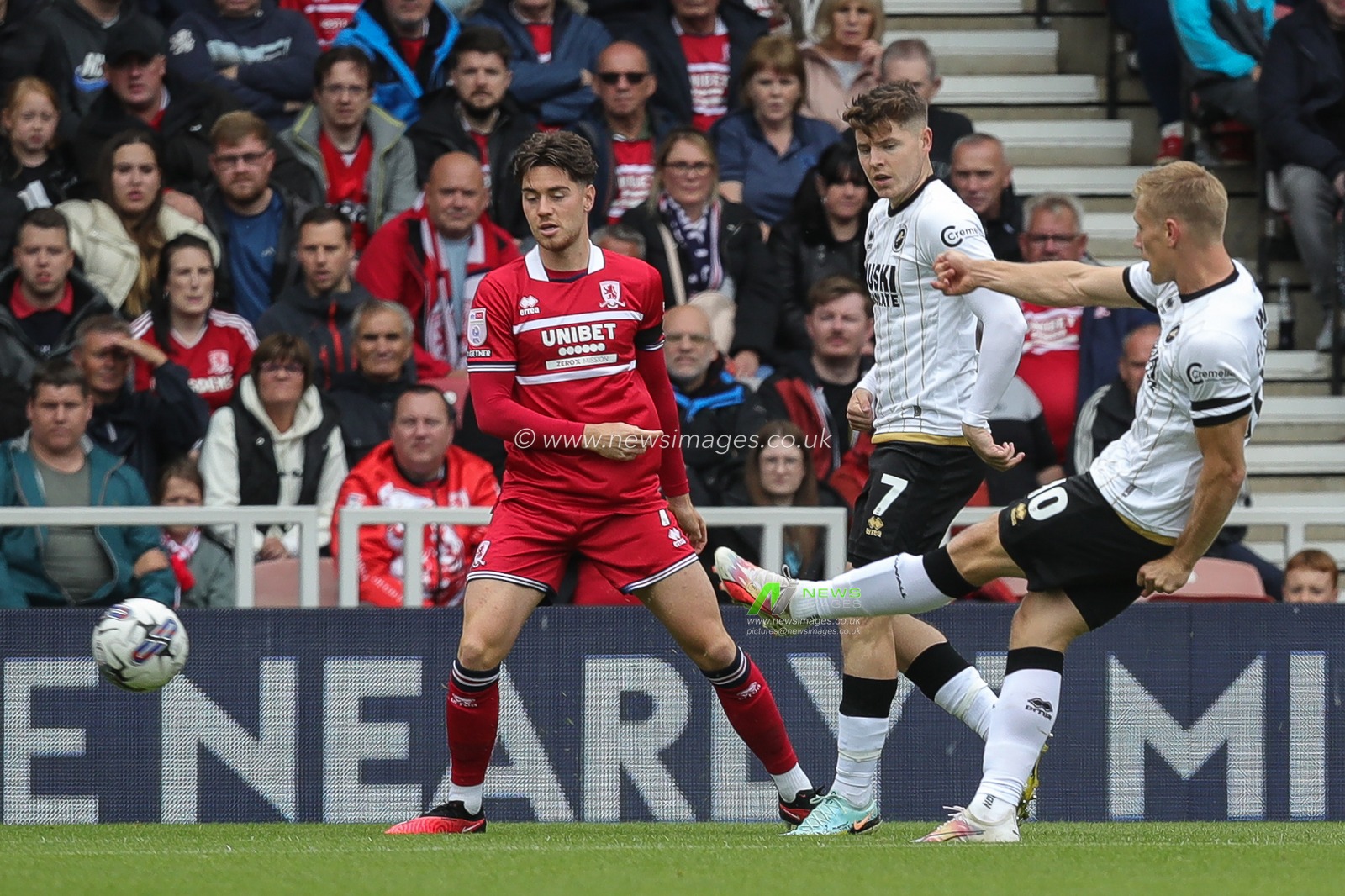Zian Flemming #10 of Millwall takes an early shot on goal but is wide during the Sky Bet Championship match Middlesbrough vs Millwall at Riverside Stadium, Middlesbrough, United Kingdom, 5th August 2023

(Photo by James Heaton/News Images)
