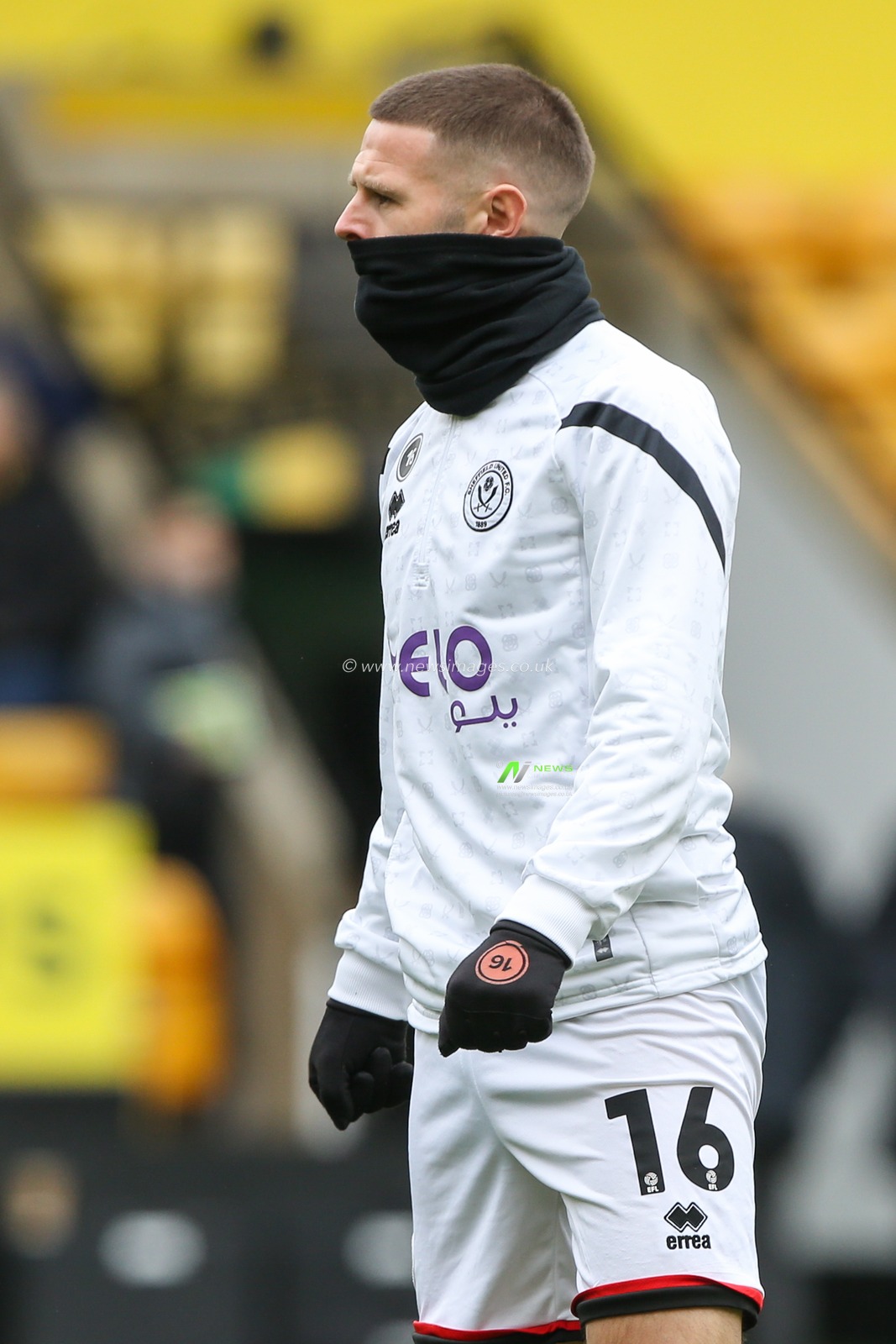 Oliver Norwood #16 of Sheffield United warms up during the Sky Bet Championship match Norwich City vs Sheffield United at Carrow Road, Norwich, United Kingdom, 1st April 2023

(Photo by Arron Gent/News Images)