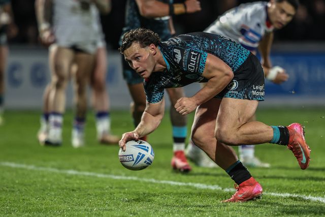 Lachlan Lam of Leigh Leopards goes over for a try during the Betfred Challenge Cup Quarter Final match Wakefield Trinity vs Leigh Leopards at DIY Kitchens Stadium, Wakefield, United Kingdom, 4th April 2025

(Photo by Alfie Cosgrove/News Images)