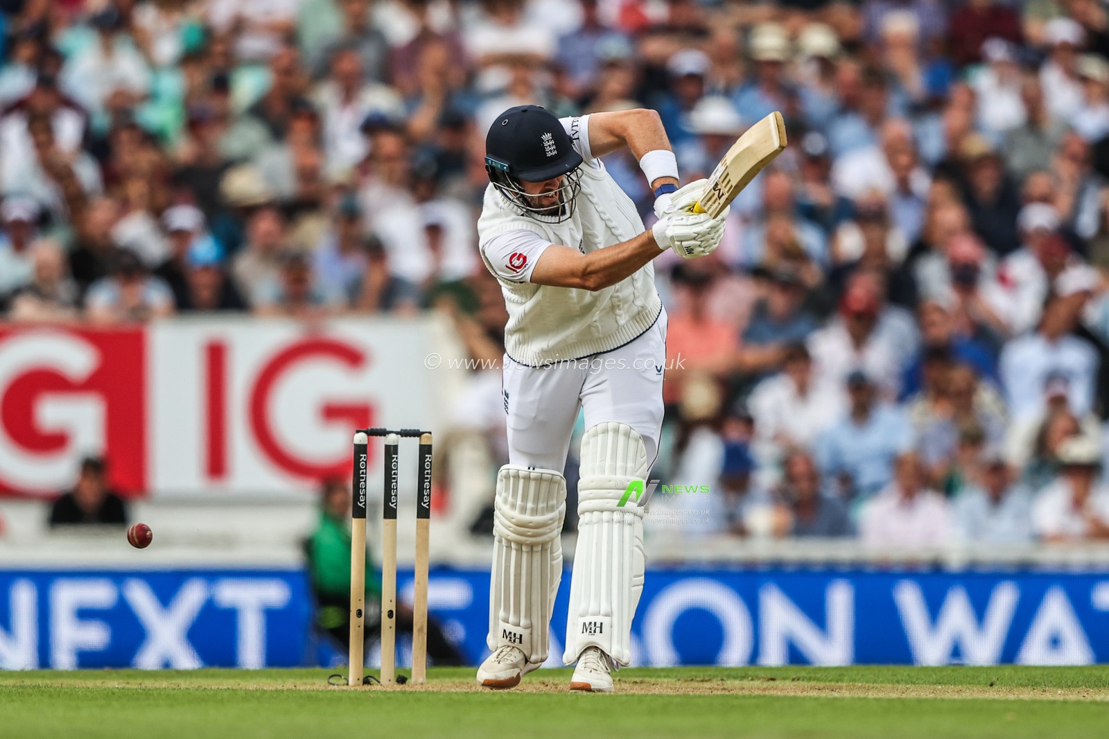 Jamie Overton of England is bowled out by LBW by Prasidh Krishna of India during the 5th Rothesay Test Match Day 2 England v India at The Kia Oval, London, United Kingdom, 1st August 2025

(Photo by Alfie Cosgrove/News Images)