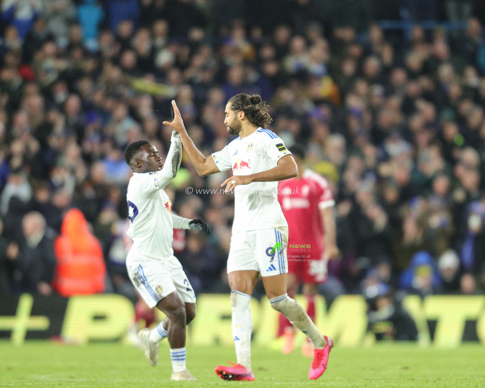 Alexander Isak of Liverpool celebrates his goal to make it 1-2 during the Premier League match Leeds United vs Liverpool at Elland Road, Leeds, United Kingdom, 6th December 2025

(Photo by Richard Bierton/News Images)

*** GER AUT SUI OUT ***