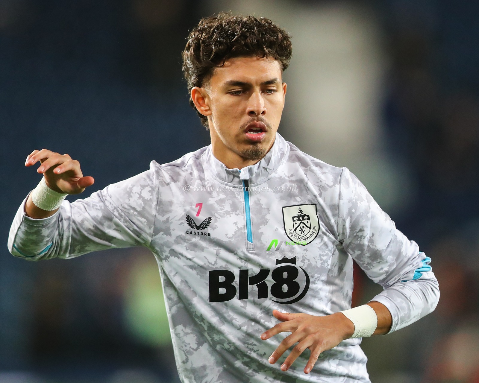 Jeremy Sarmiento of Burnley during the pre-game warm up ahead of the Sky Bet Championship match West Bromwich Albion vs Burnley at The Hawthorns, West Bromwich, United Kingdom, 7th November 2024

(Photo by Gareth Evans/News Images)