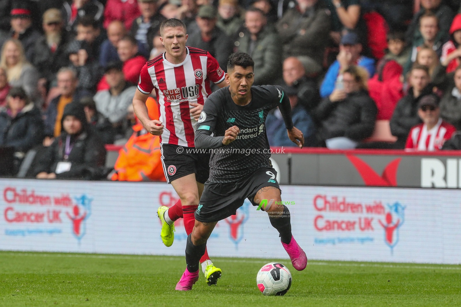 28th September 2019, Bramall Lane, Sheffield, England; Premier League, Sheffield United v Liverpool : Roberto Firmino (9) of Liverpool makes a break 

Credit: Mark Cosgrove/News Images