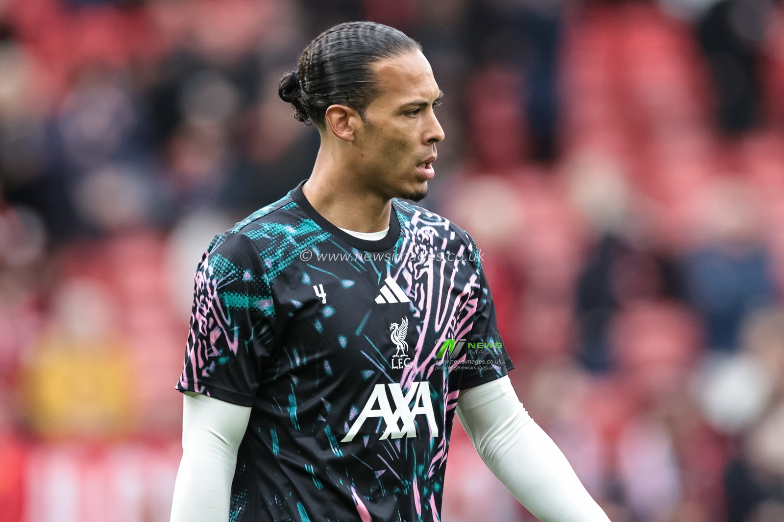 Virgil van Dijk of Liverpool in the pregame warmup session during the Premier League match Manchester United vs Liverpool at Old Trafford, Manchester, United Kingdom on 03 May 2026

(Photo by Mark Cosgrove/News Images)