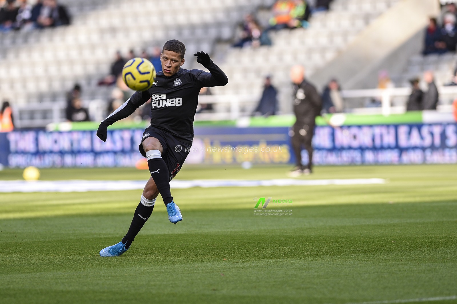 27th October 2019, St. James's Park, Newcastle, England; Premier League, Newcastle United v Wolverhampton Wanderers : Dwight Gayle of Newcastle United

Credit: Iam Burn/News Images