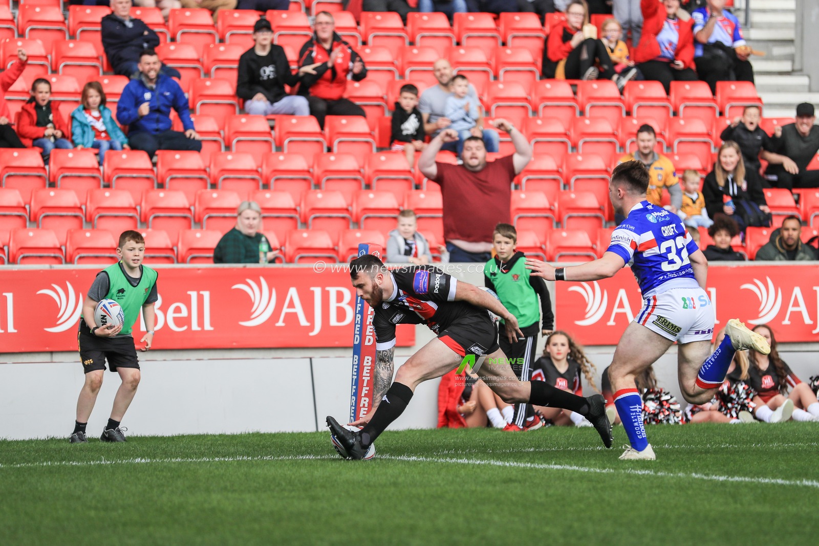 16th June 2019 ,  AJ Bell Stadium, Salford, England;  Betfred Super League, Round 18, Salford Red Devils vs Wakefield Trintiny ; Jake Bibby (5) of Salford Red Devils goes over for a try 

Credit: Mark Cosgrove/News Images