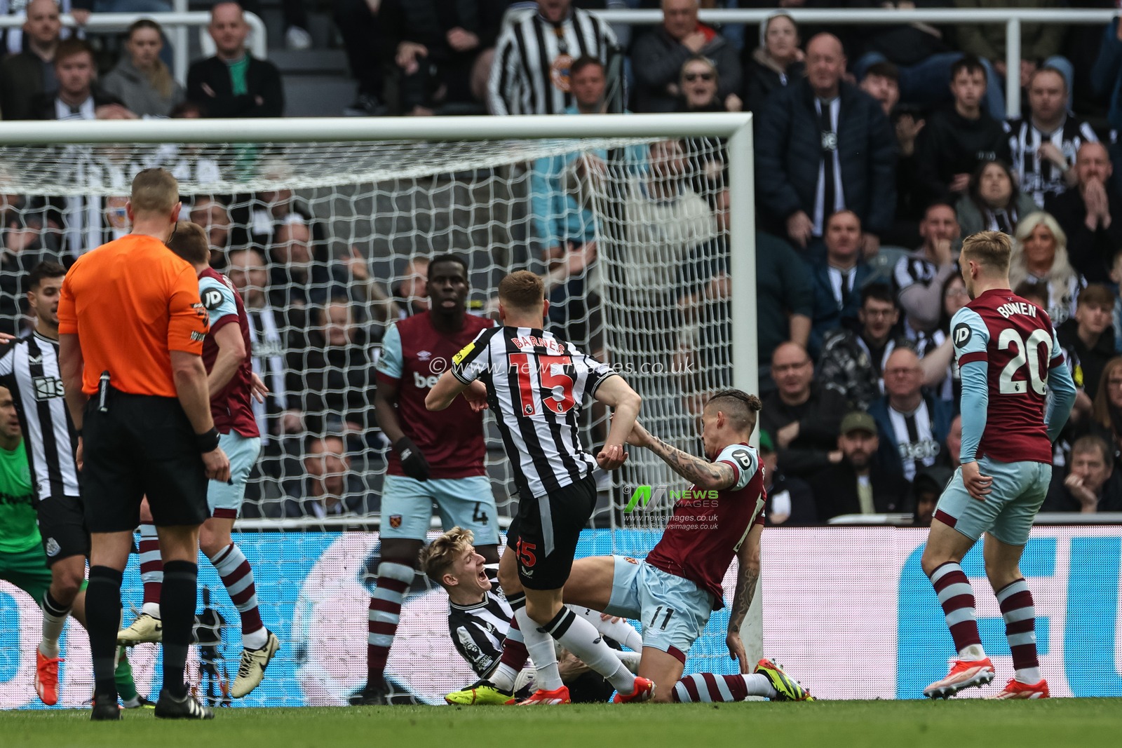 Kalvin Phillips of West Ham United fouls Anthony Gordon of Newcastle United in the area - VAR penalty during the Premier League match Newcastle United vs West Ham United at St. James's Park, Newcastle, United Kingdom, 30th March 2024

(Photo by Mark Cosgrove/News Images)