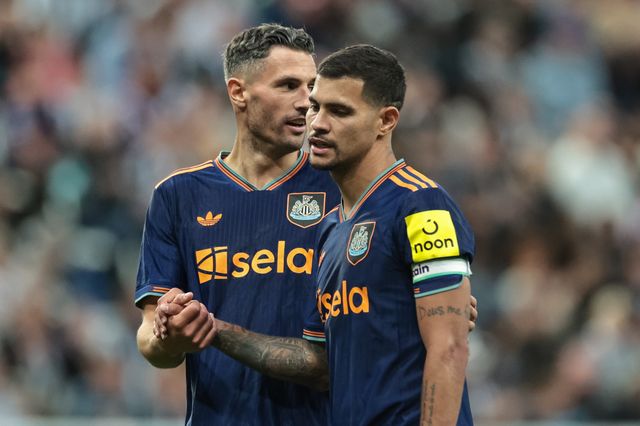 Bruno Guimaraes of Newcastle Untied and Fabian Schar of Newcastle Untied shake hands during the Pre-season friendly Newcastle United vs Espanyol at St. James's Park, Newcastle, United Kingdom, 8th August 2025

(Photo by Mark Cosgrove/News Images)