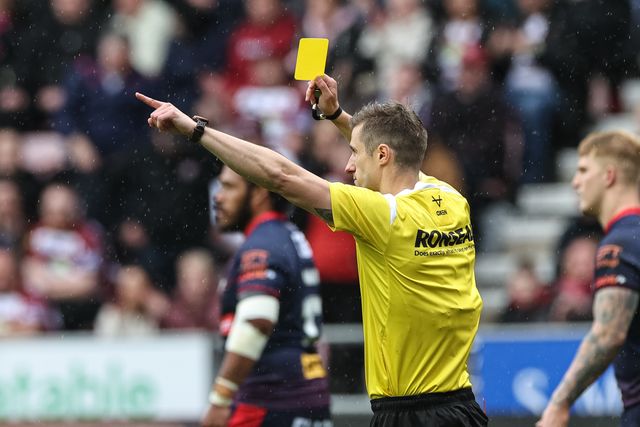 Referee Chris Kendall ives Moses Mbye of St. Helens a yellow card during the Betfred Super League Round 8 match Wigan Warriors vs St Helens at The Brick Community Stadium, Wigan, United Kingdom, 18th April 2025

(Photo by Mark Cosgrove/News Images)