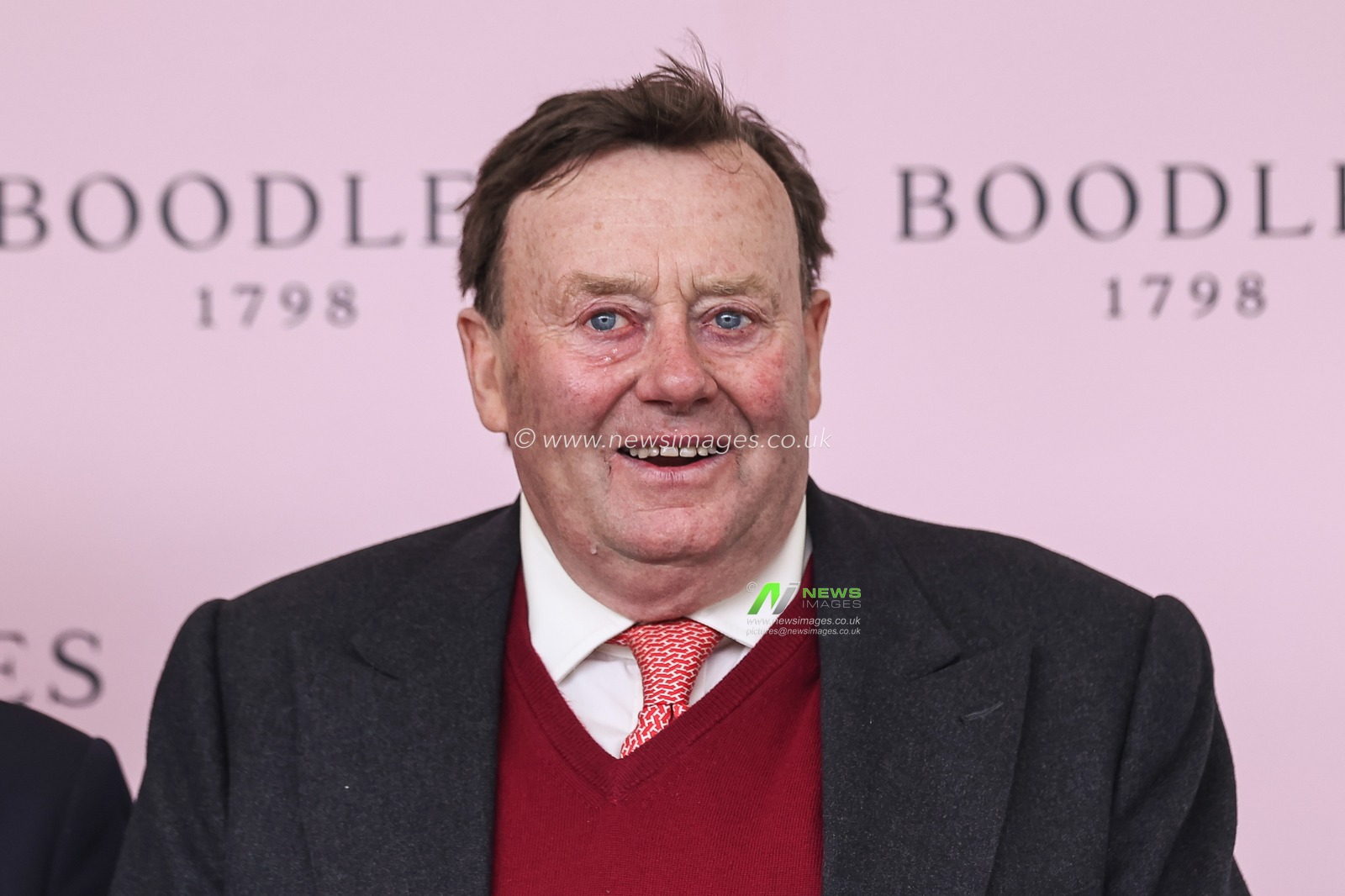 Winning trainer Nicky Henderson of Sir Gino receive the Throphy for winning the 2.20pm The Boodles Anniversary 4-y-o Juvenile Hurdle (Class 1) during the Randox Grand National 2024 Opening Day at Aintree Racecourse, Liverpool, United Kingdom, 11th April 2024

(Photo by Mark Cosgrove/News Images)