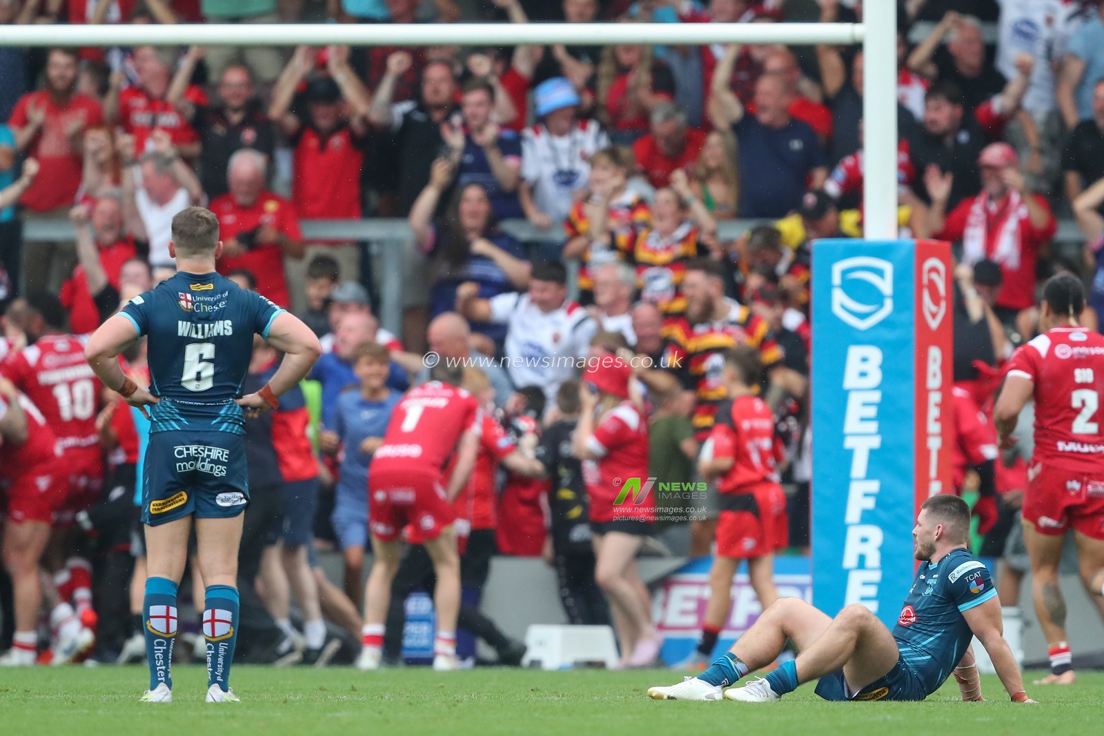 George Williams #6 of Warrington Wolves and Danny Walker #16 of Warrington Wolves look dejected after the Betfred Super League Round 25 match Salford Red Devils vs Warrington Wolves at AJ Bell Stadium, Eccles, United Kingdom, 10th September 2023

(Photo by Gareth Evans/News Images)