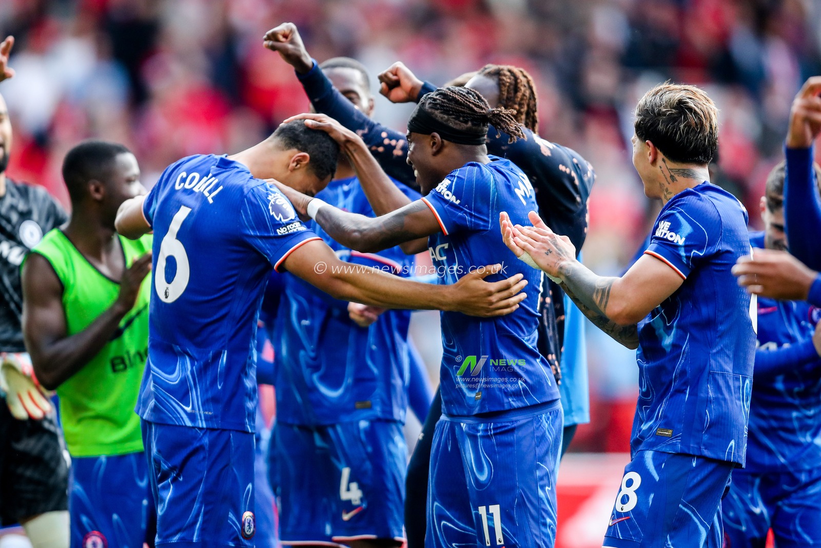 Chelsea celebrate their Champions League place after the teams victory following the Premier League match Nottingham Forest vs Chelsea at City Ground, Nottingham, United Kingdom, 25th May 2025

(Photo by Izzy Poles/News Images)