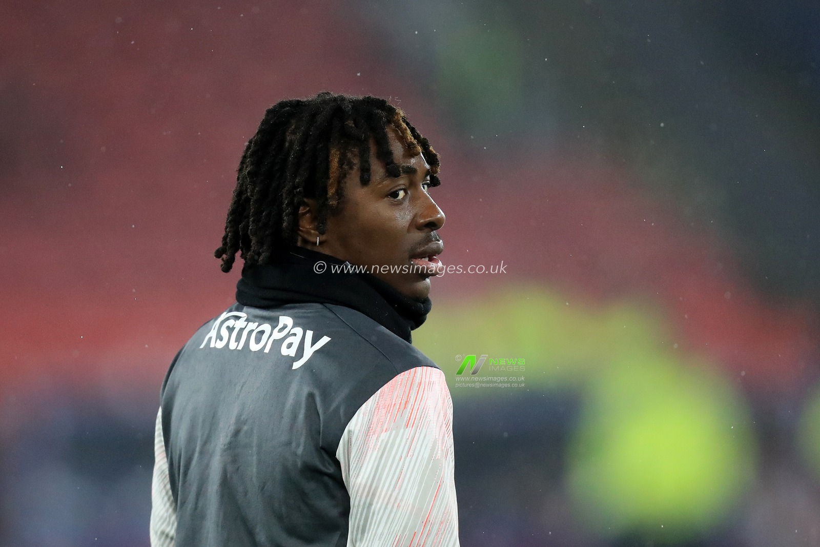 Eberechi Eze #10 of Crystal Palace warms up prior to kick off.
