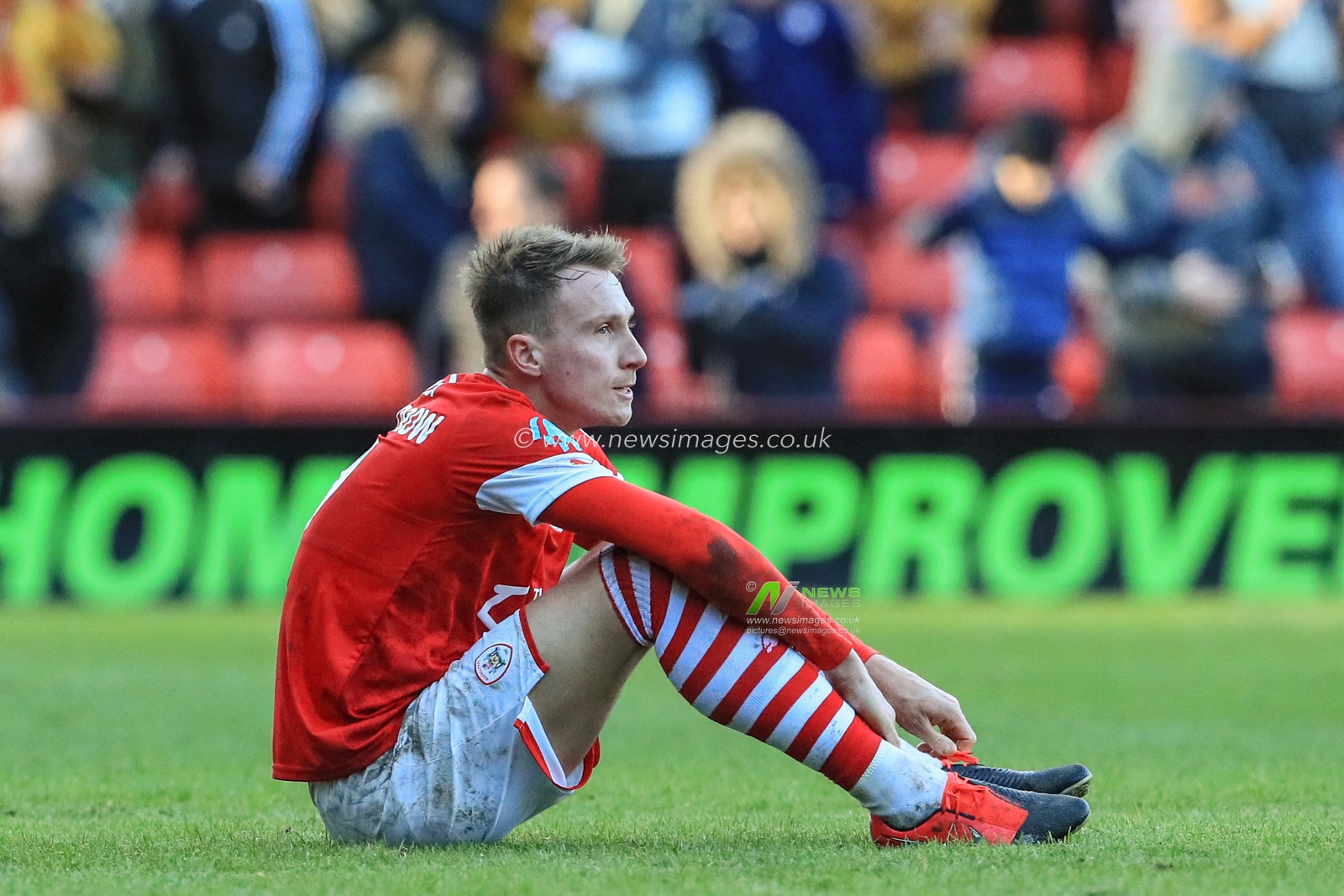 8th February 2020, Oakwell, Barnsley, England; Sky Bet Championship, Barnsley v Sheffield Wednesday : Cauley Woodrow (9) of Barnsley during the game