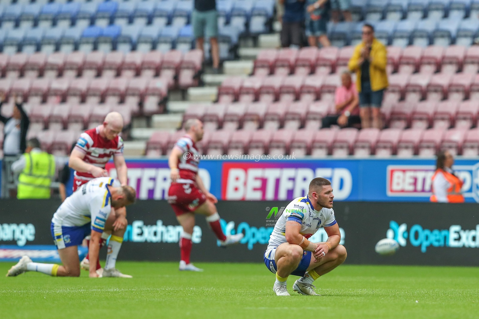 Danny Walker #16 of Warrington Wolves looks dejected after his teams loss in the Betfred Challenge Cup Quarter-Final match Wigan Warriors vs Warrington Wolves at DW Stadium, Wigan, United Kingdom, 18th June 2023

(Photo by Gareth Evans/News Images)