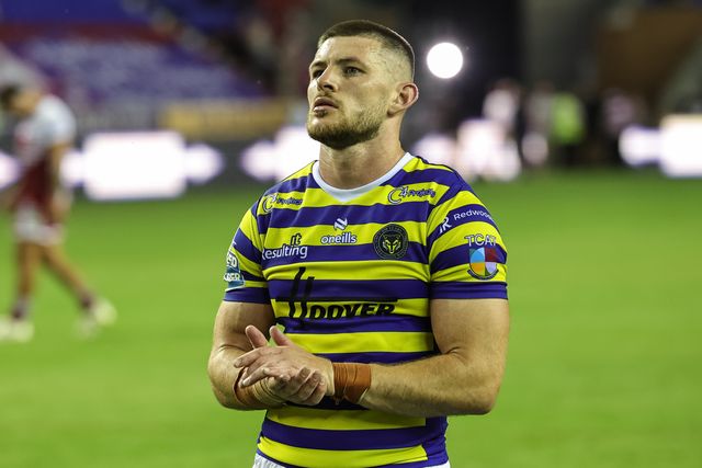 Danny Walker of Warrington Wolves applauds the fans during the Betfred Super League round 18 match Wigan Warriors vs Warrington Wolves at The Brick Community Stadium, Wigan, United Kingdom on 10 July 2026

(Photo by Mark Cosgrove/News Images)