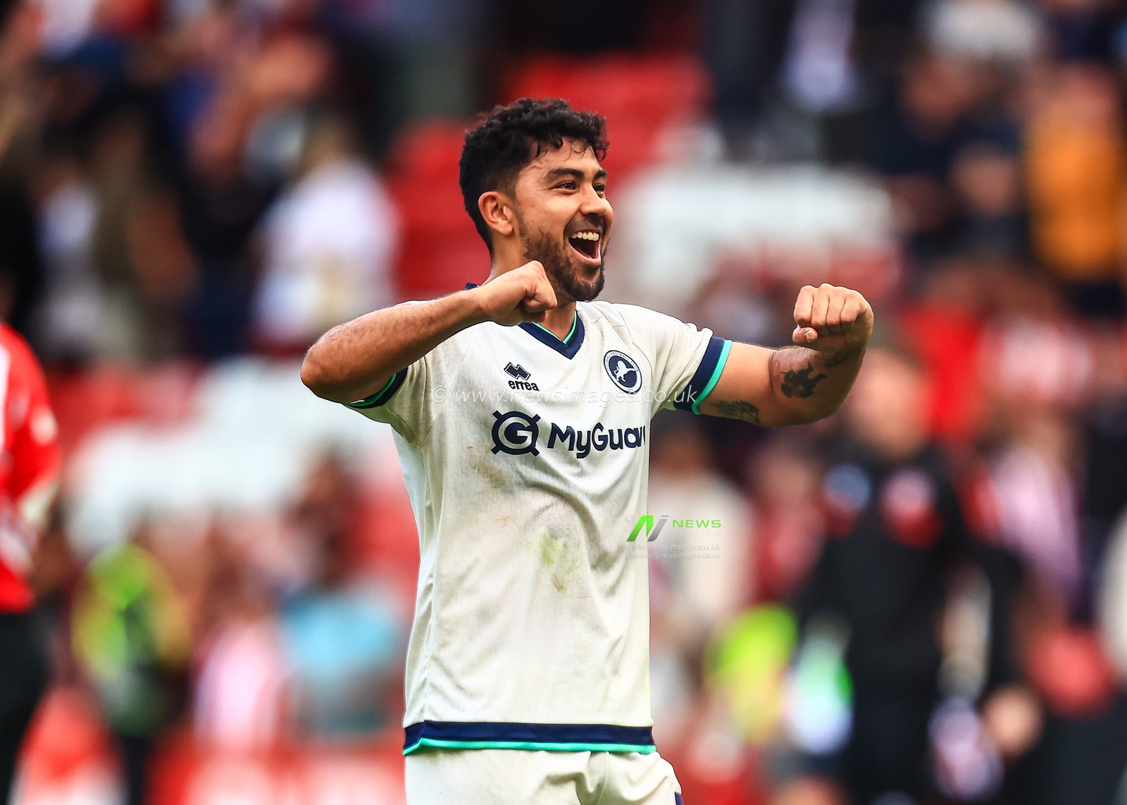 Massimo Luongo of Millwall celebrates his teams win during the Sky Bet Championship match Sheffield United vs Millwall at Bramall Lane, Sheffield, United Kingdom, 23rd August 2025

(Photo by Richard Bierton/News Images)