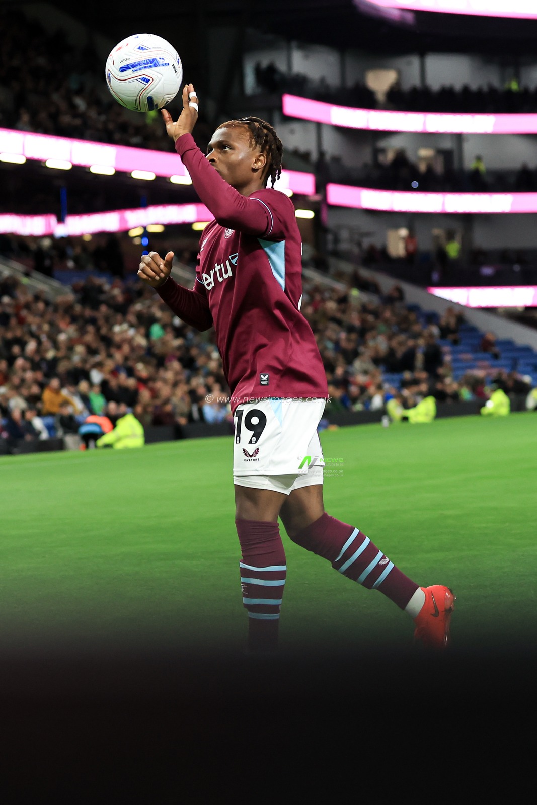 Largie Ramazani of Burnley during the Sky Bet Championship match Burnley vs Middlesbrough at Turf Moor, Burnley, United Kingdom on 02 September 2026

(Photo by Jorge Horsted/News Images)