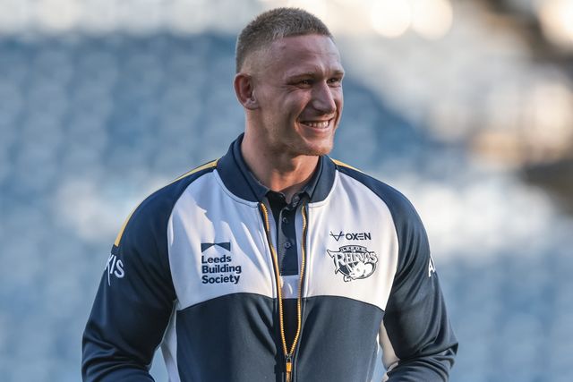 Mikolaj Oledzki of Leeds Rhinos arrives during the Betfred Super League Round 25 match Huddersfield Giants vs Leeds Rhinos at Accu Stadium, Huddersfield, United Kingdom, 4th September 2025

(Photo by Mark Cosgrove/News Images)