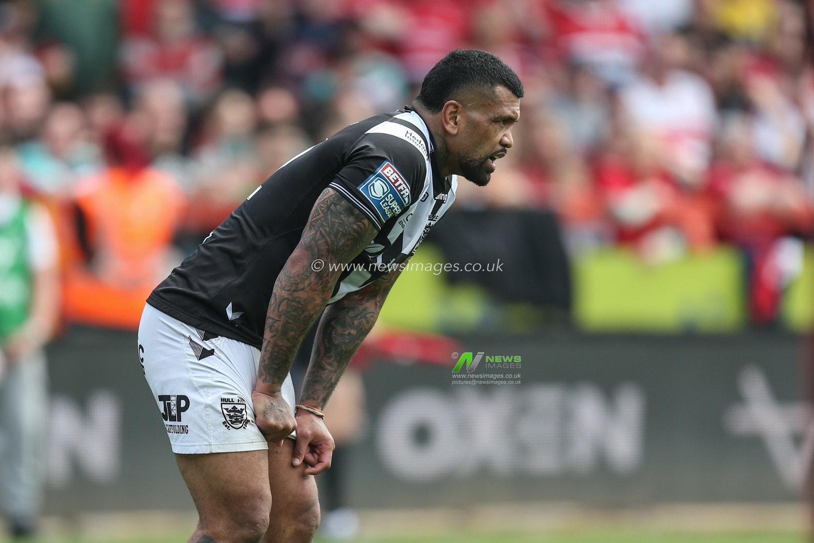 Manu Ma'u #12 of Hull FC during the game