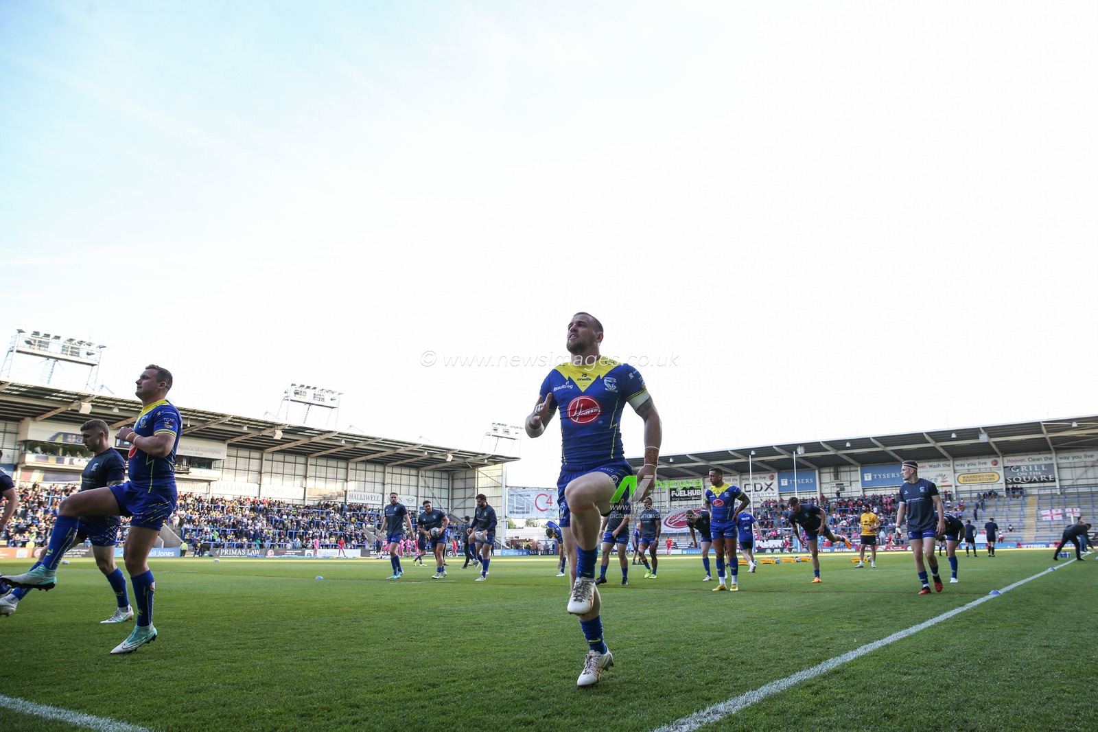 Warrington Wolves players during the pre-game warm up ahead of the Betfred Super League Round 11 match Warrington Wolves vs Hull KR at Halliwell Jones Stadium, Warrington, United Kingdom, 9th May 2024

(Photo by Gareth Evans/News Images)
