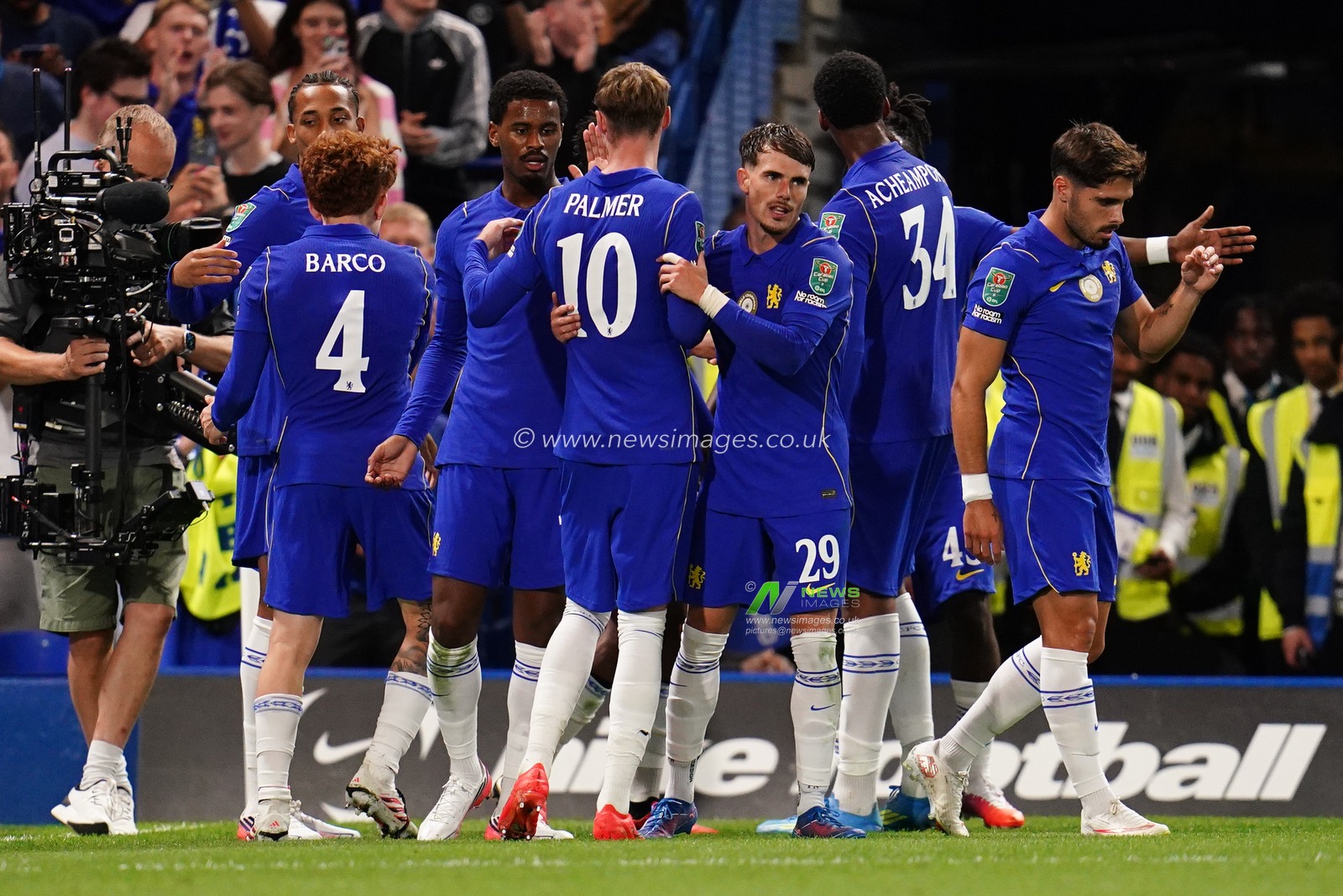 Chelsea players celebrate 2-0 lead during the Carabao Cup round 2 match Chelsea vs Luton Town at Stamford Bridge, London, United Kingdom on 27 August 2026

(Photo by Harvey Murphy/News Images)