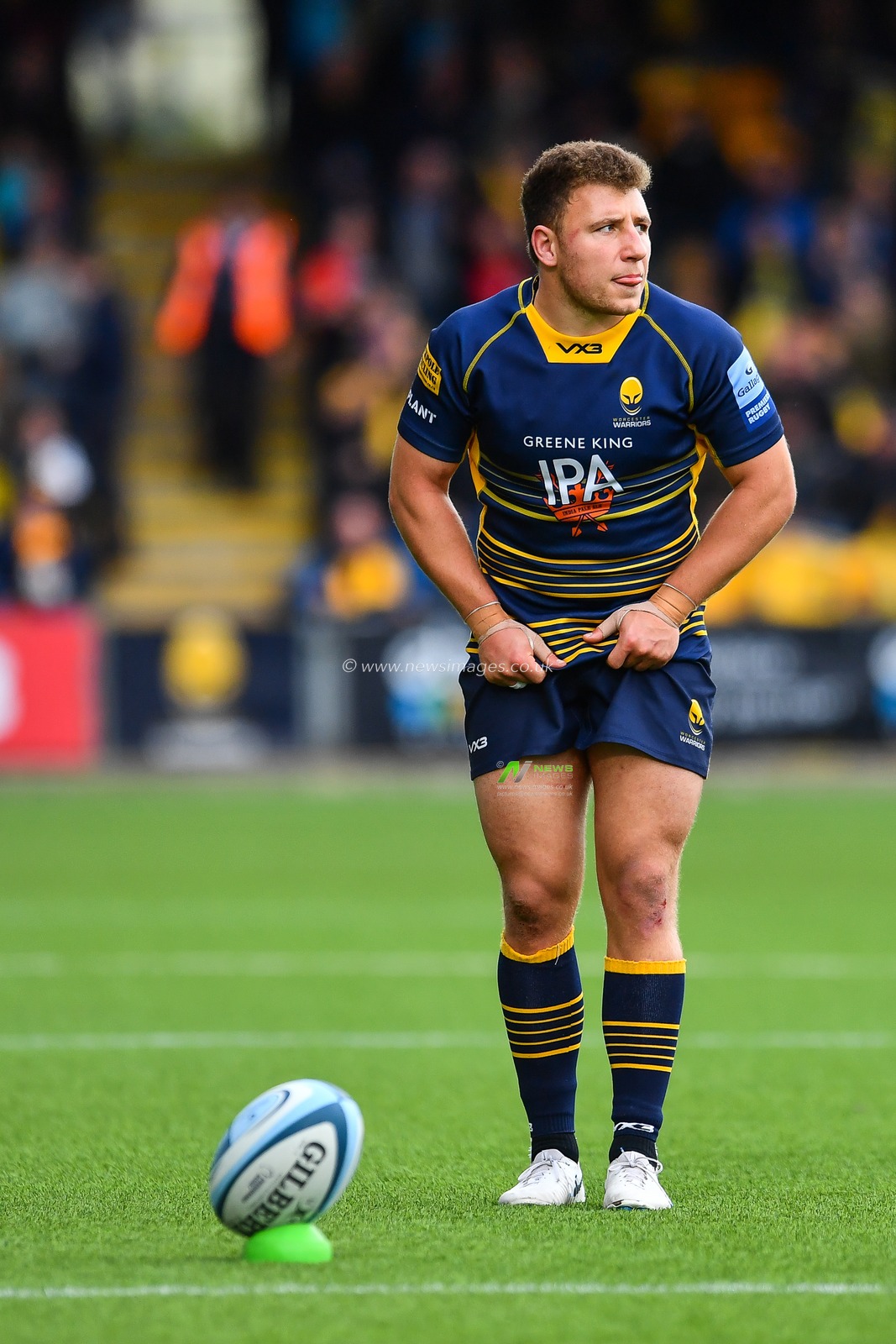 7th October 2018, Sixways Stadium, Worcester, England; Gallagher Premiership, Worcester v Bristol ; 
Duncan Weir of Worcester Warriors prepares to kick at goal

Credit: Craig Thomas/news Images
