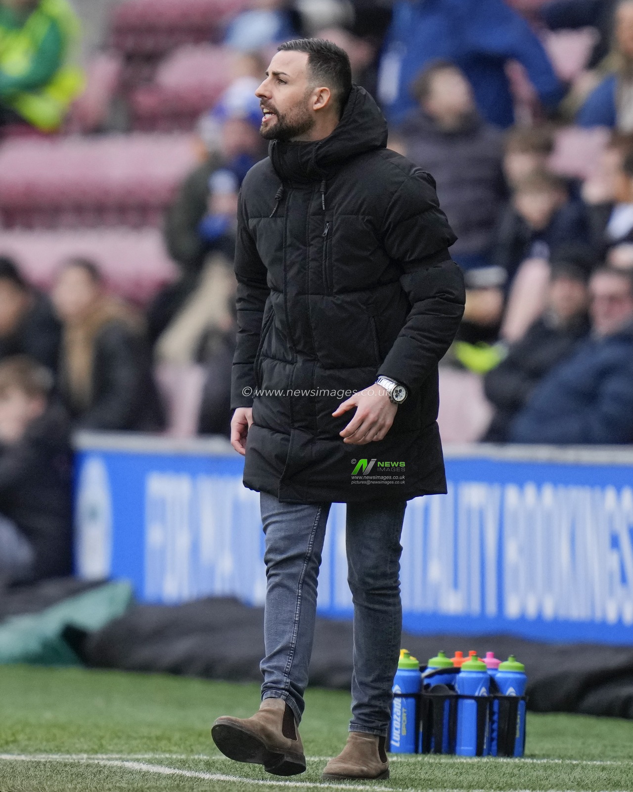 NarcÃ­s PÃ¨lach Manager of Huddersfield Town shouts instructions during the Sky Bet Championship match Wigan Athletic vs Huddersfield Town at DW Stadium, Wigan, United Kingdom, 11th February 2023

(Photo by Steve Flynn/News Images)