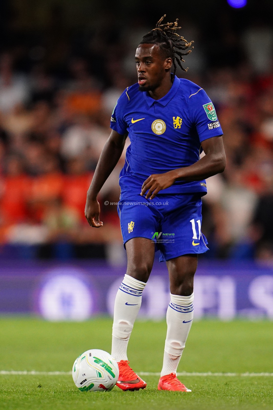 Jamie Gittens of Chelsea with the ball during the Carabao Cup round 2 match Chelsea vs Luton Town at Stamford Bridge, London, United Kingdom on 27 August 2026

(Photo by Harvey Murphy/News Images)