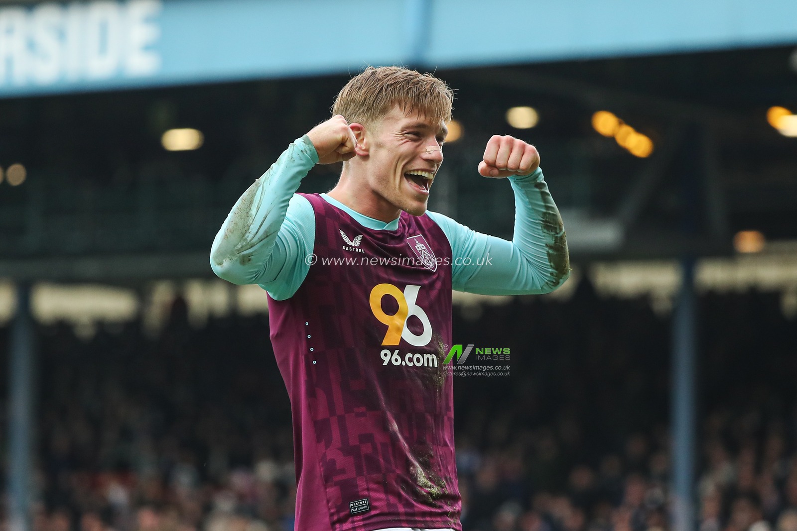 Zian Flemming of Burnley celebrates scoring opening goal during the Sky Bet Championship match Blackburn Rovers vs Burnley at Ewood Park, Blackburn, United Kingdom, 4th January 2025

(Photo by Jorge Horsted/News Images)