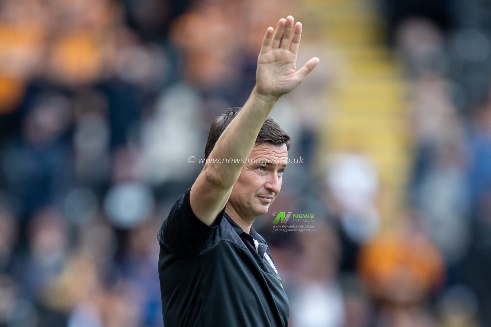 Paul Heckingbottom manager of Sheffield United salutes the supporters during the Sky Bet Championship match Hull City vs Sheffield United at MKM Stadium, Hull, United Kingdom, 4th September 2022

(Photo by James Heaton/News Images)
