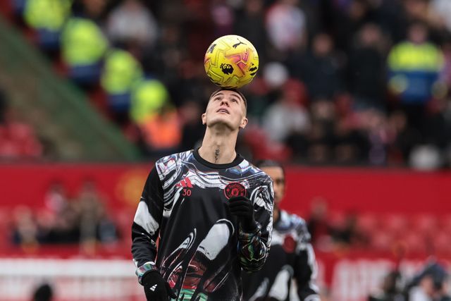Benjamin Sesko of Manchester United in the pregame warmup session during the Premier League match Manchester United vs Crystal Palace at Old Trafford, Manchester, United Kingdom on 01 March 2026

(Photo by Mark Cosgrove/News Images)