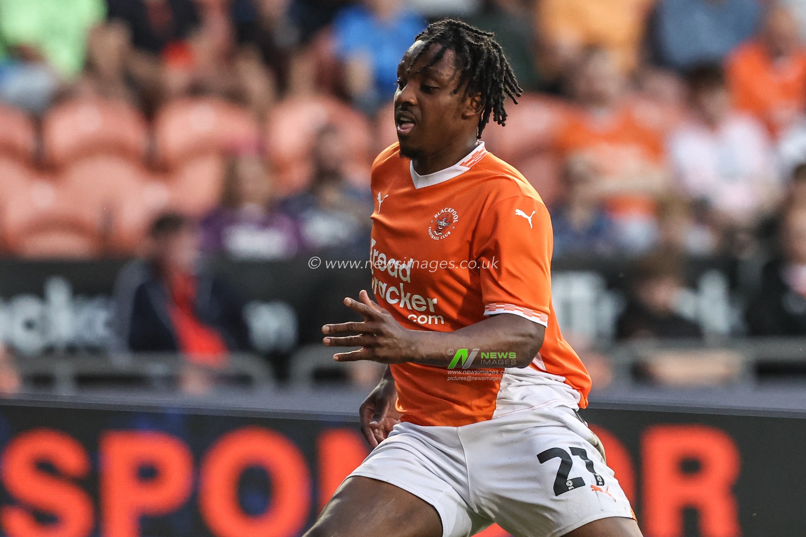 Niall Ennis of Blackpool during the Sky Bet League 1 match Blackpool vs Birmingham City at Bloomfield Road, Blackpool, United Kingdom, 30th April 2025

(Photo by Alfie Cosgrove/News Images)