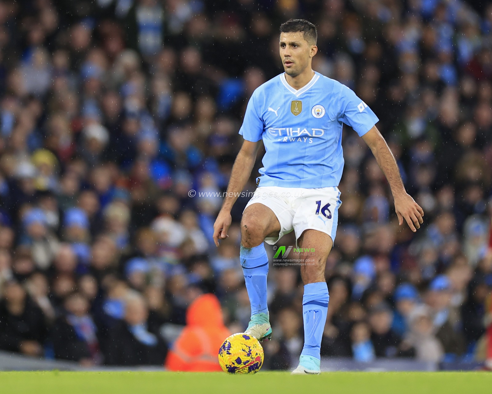 Rodrigo #16 of Manchester City controls the ball during the Premier League match Manchester City vs Sheffield United at Etihad Stadium, Manchester, United Kingdom, 30th December 2023

(Photo by Conor Molloy/News Images)
