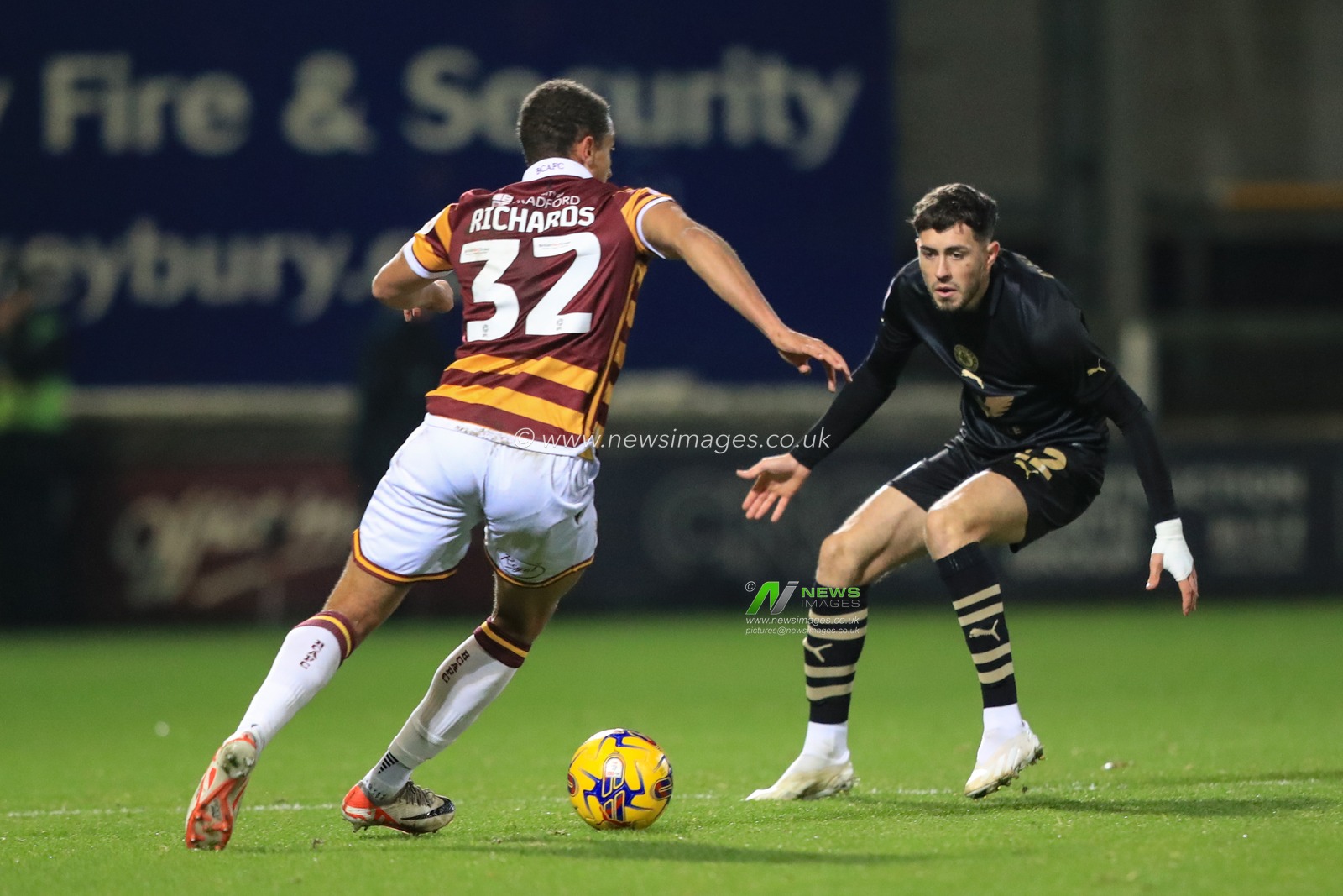 Lewis Richards #32 of Bradford City breaks with the ball as Corey O'Keeffe #22 of Barnsley pressures during the Bristol Street Motors Trophy match Bradford City vs Barnsley at University of Bradford Stadium, Bradford, United Kingdom, 21st November 2023

(Photo by Alfie Cosgrove/News Images)