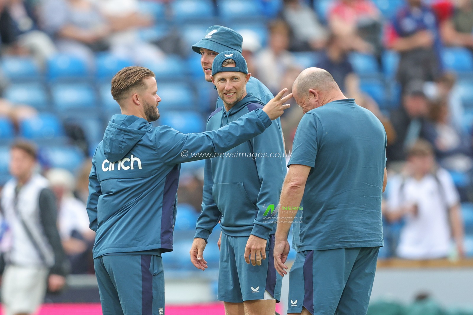 Joe Root of England looks on as Ben Duckett of England flicks the coach during the LV= Insurance Ashes Third Test Series Day 3 England v Australia at Headingley Stadium, Leeds, United Kingdom, 8th July 2023

(Photo by Mark Cosgrove/News Images)