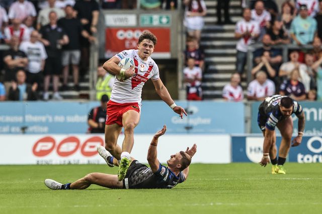Owen Dagnall of St. Helens breaks with the ball during the Betfred Super League round 15 match St Helens vs Leeds Rhinos at Totally Wicked Stadium, St Helens, United Kingdom, 20th June 2025

(Photo by Alfie Cosgrove/News Images)