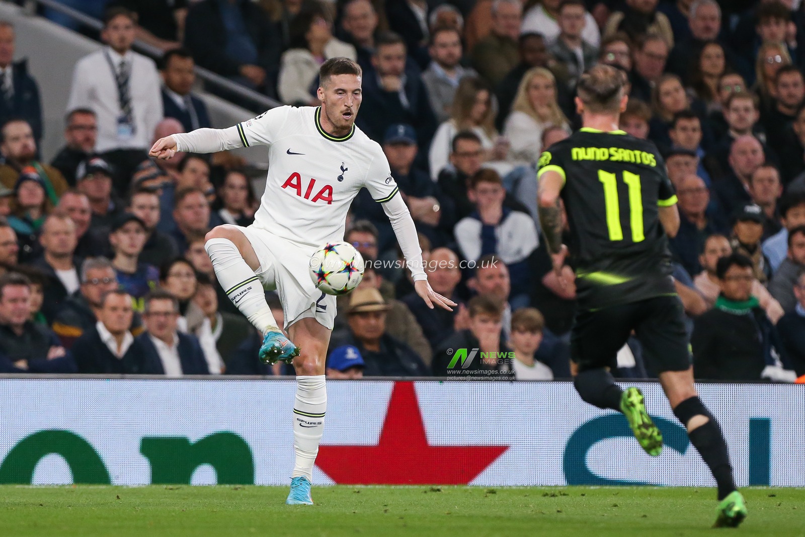 Matt Doherty #2 of Tottenham Hotspur controls the ball during the UEFA Champions League match Tottenham Hotspur vs Sporting Lisbon at Tottenham Hotspur Stadium, London, United Kingdom, 26th October 2022

(Photo by Arron Gent/News Images)