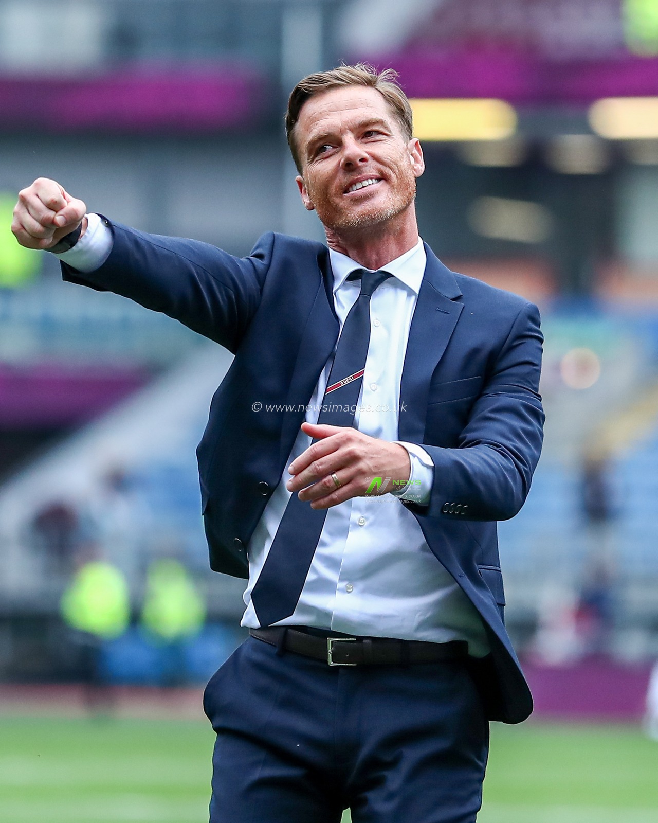 Scott Parker manager of Burnley celebrates after the Premier League match Burnley vs Sunderland at Turf Moor, Burnley, United Kingdom, 23rd August 2025

(Photo by Jorge Horsted/News Images)