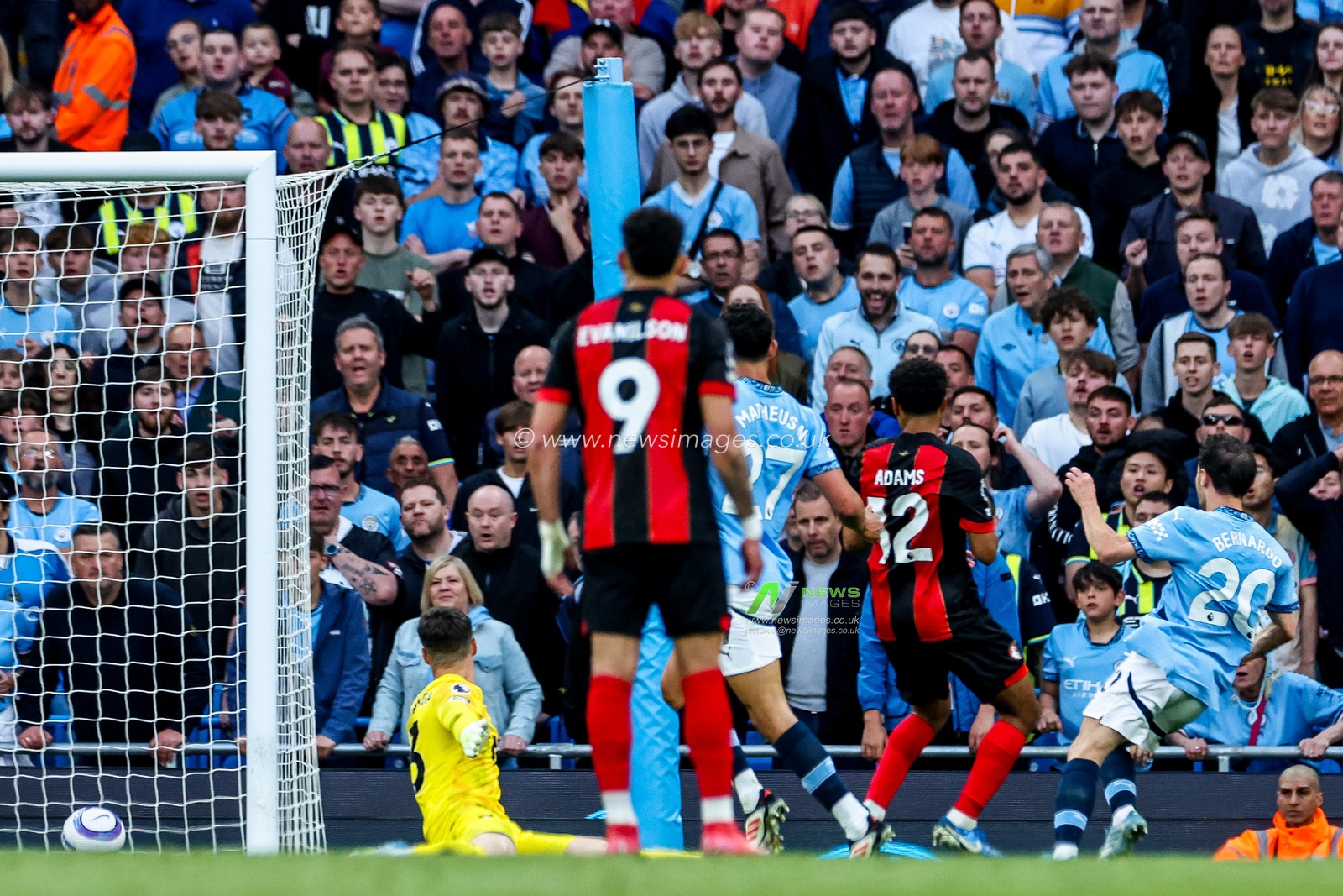 Bernardo Silva of Manchester City scores to make it 2-0 during the Premier League match Manchester City vs Bournemouth at Etihad Stadium, Manchester, United Kingdom, 20th May 2025

(Photo by Mark Cosgrove/News Images)