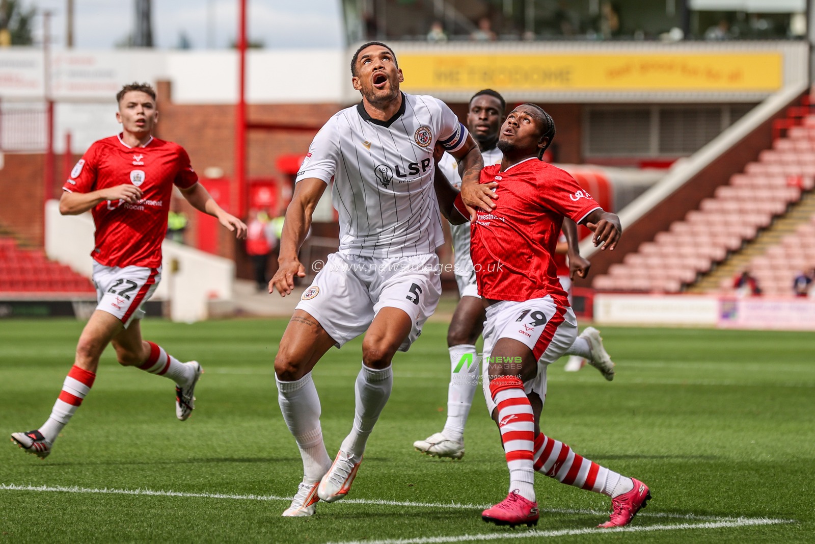 Omar Sowunmi of Bromley and Reyes Cleary of Barnsley battle for the ball during the Sky Bet League One match Barnsley vs Bromley at Oakwell, Barnsley, United Kingdom on 15 August 2026

(Photo by Alfie Cosgrove/News Images)