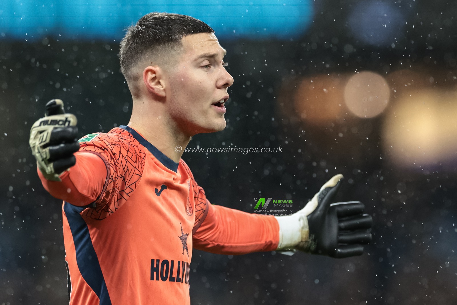 Brentford goalkeeper Hakon Rafn Valdimarsson during the Carabao Cup Quarter Final match Manchester City vs Brentford at Etihad Stadium, Manchester, United Kingdom, 17th December 2025

(Photo by Mark Cosgrove/News Images)

*** GER AUT SUI OUT ***