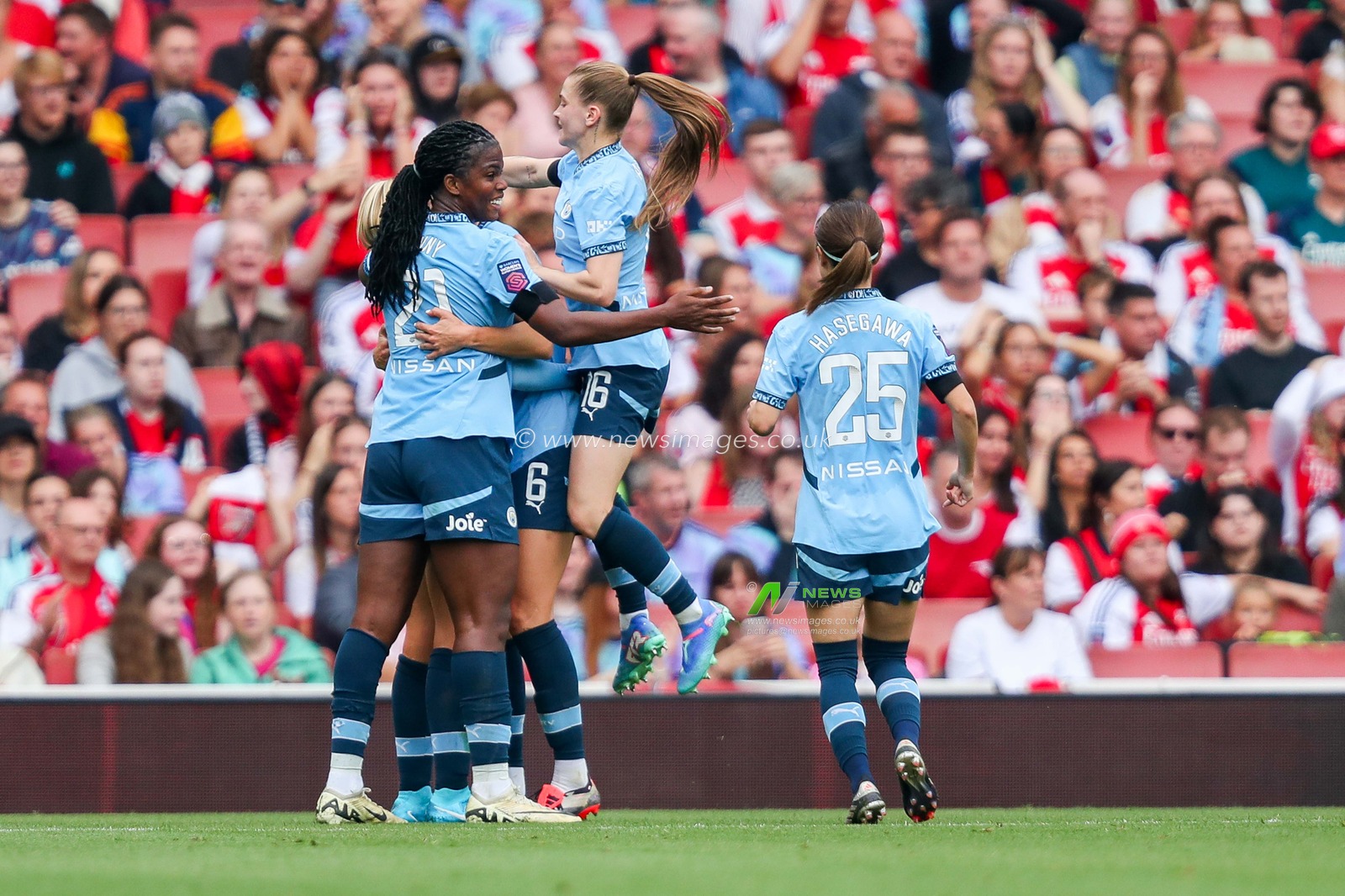 Vivianne Miedema of Manchester City scores to make it 1-1 during the The FA Women's Super League match Arsenal Women vs Manchester City Women at Emirates Stadium, London, United Kingdom, 22nd September 2024

(Photo by Izzy Poles/News Images)