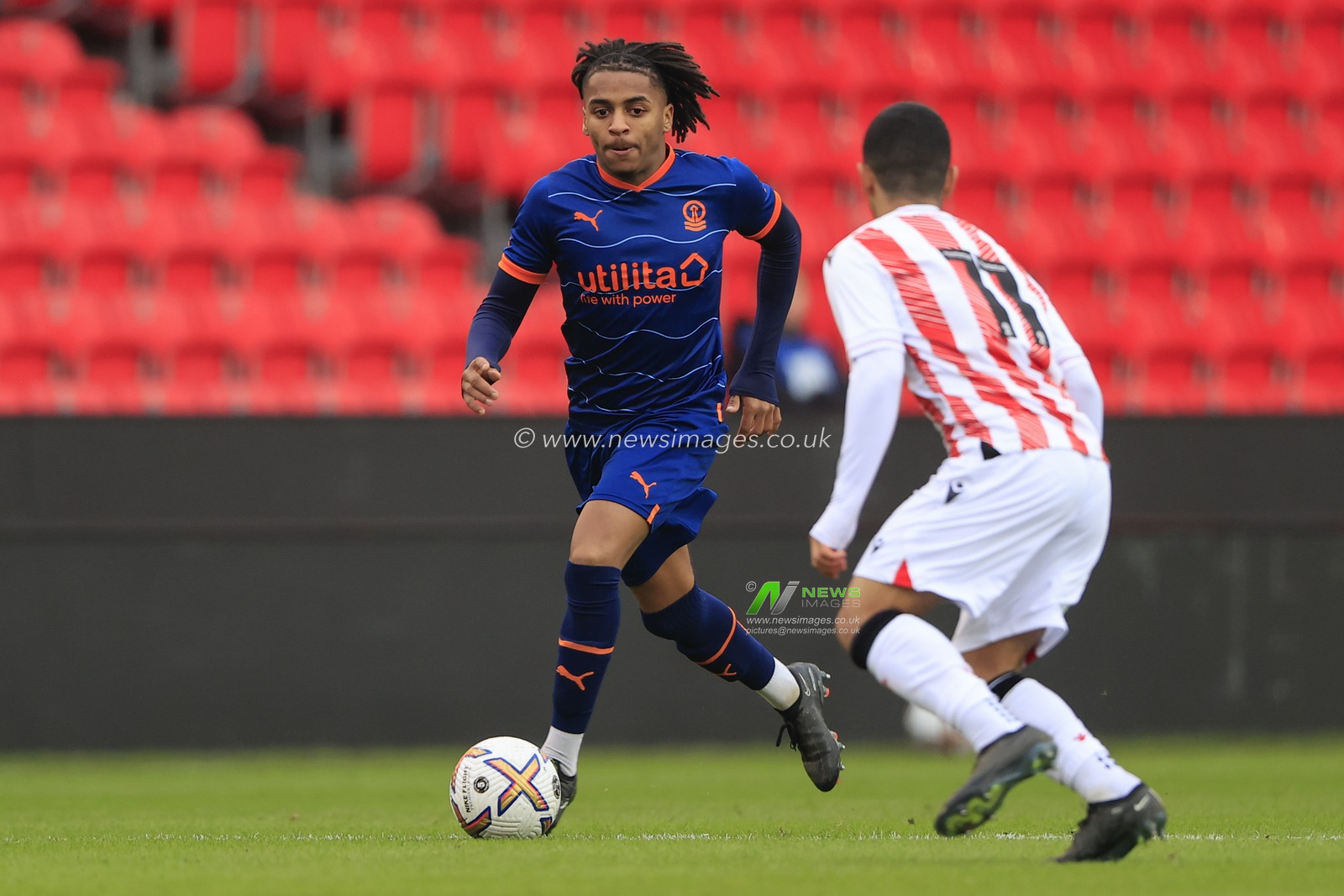 Dannen Francis of Blackpool in action during the FA Youth Cup Third Round Proper match Stoke City U18 vs Blackpool U18 at Bet365 Stadium, Stoke-on-Trent, United Kingdom, 17th December 2022

(Photo by Conor Molloy/News Images)