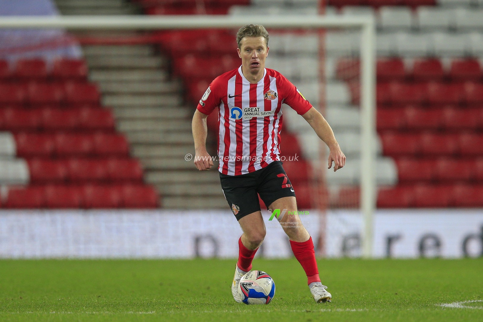 Grant Leadbitter #23 of Sunderland with the ball